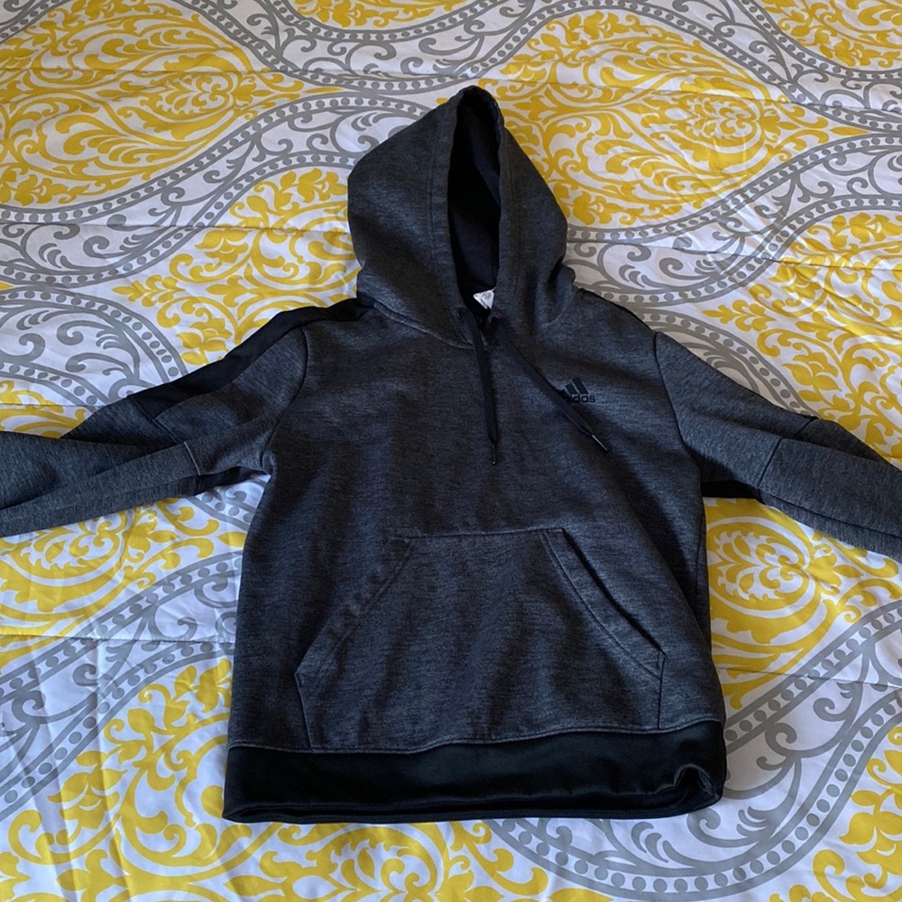 Adidas long sleeve sweater (size small). Good condition.